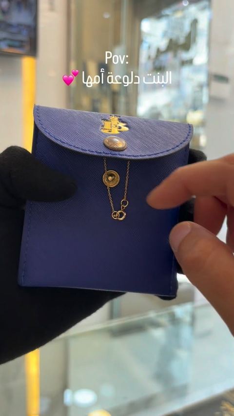 البنت دلوعة أمها 💕