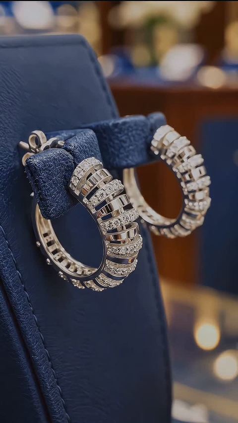 Modern natural diamonds earring
#wedding #design #diamonds #ألماس #مجوهرات
