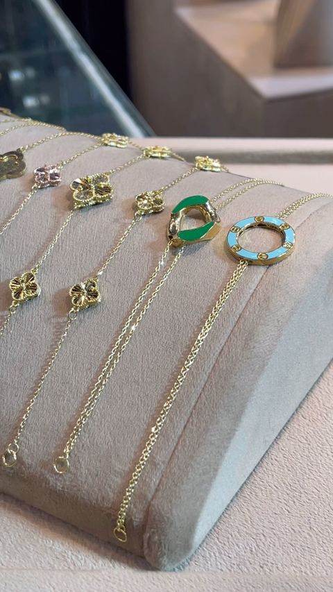 مجوهرات_السعيد_💎
.
.
.
Alsaed.jewellery1
#syria #lattakia #gold #jewellery #diamonds #zerkon #opal #woman #diamond #bvlgari #cartier #versace #cd #سوريا #اللاذقية #مجوهرات #ذهب #monako #الماس #عيار