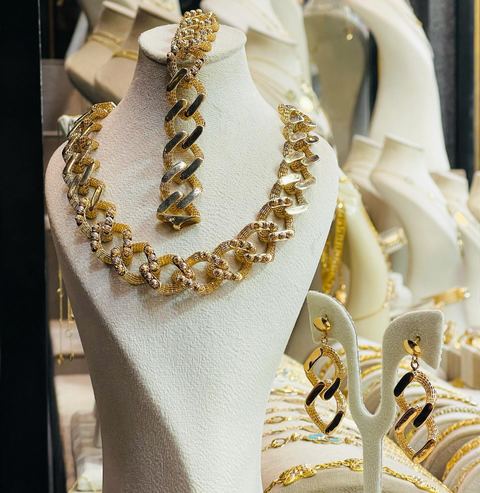 مجوهرات_السعيد_💎
.
.
.
Alsaed.jewellery1
#syria #lattakia #gold #jewellery #diamonds #zerkon #opal #woman #diamond #bvlgari #cartier #versace #cd #سوريا #اللاذقية #مجوهرات #ذهب #monako #الماس #عيار
