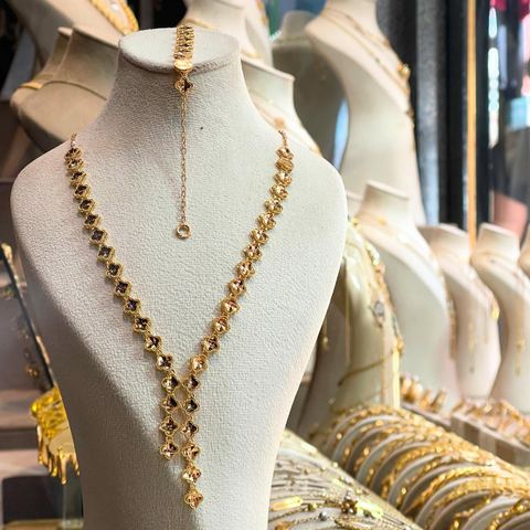 مجوهرات_السعيد_💎
.
.
.
Alsaed.jewellery1
#syria #lattakia #gold #jewellery #diamonds #zerkon #opal #woman #diamond #bvlgari #cartier #versace #cd #سوريا #اللاذقية #مجوهرات #ذهب #monako #الماس #عيار
