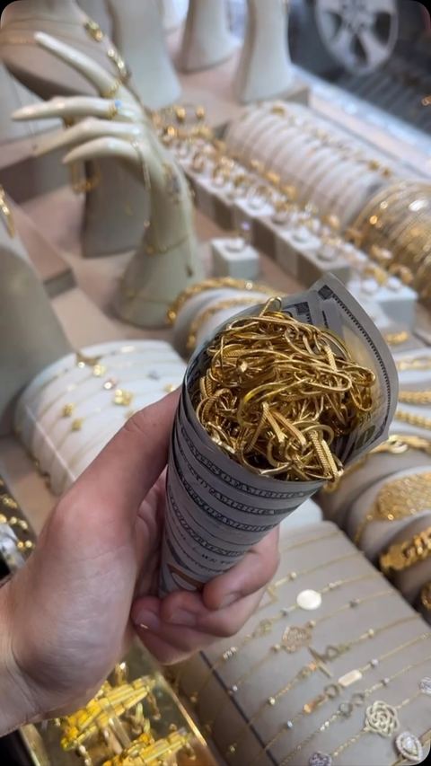 مجوهرات_السعيد_💎
.
.
.
Alsaed.jewellery1
#syria #lattakia #gold #jewellery #diamonds #zerkon #opal #woman #diamond #bvlgari #cartier #versace #cd #سوريا #اللاذقية #مجوهرات #ذهب #monako #الماس #عيار