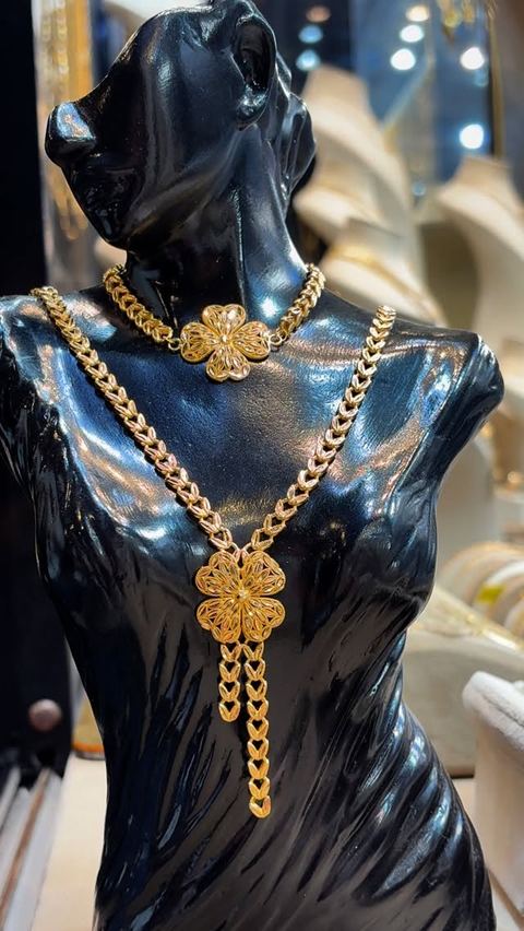 مجوهرات_السعيد_💎
.
.
.
Alsaed.jewellery1
#syria #lattakia #gold #jewellery #diamonds #zerkon #opal #woman #diamond #bvlgari #cartier #versace #cd #سوريا #اللاذقية #مجوهرات #ذهب #monako #الماس #عيار