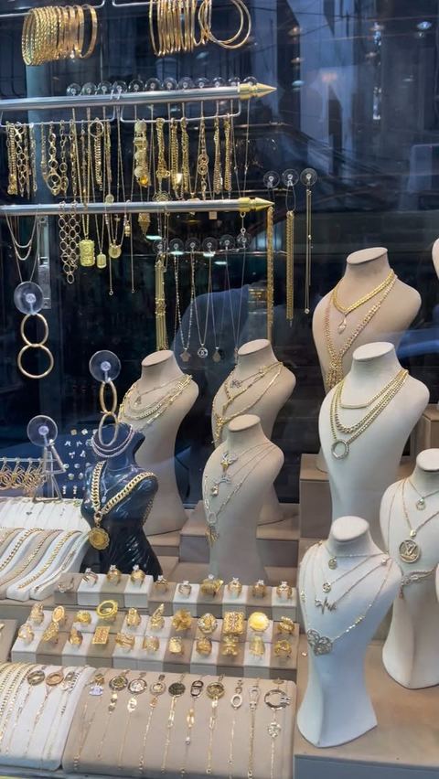 مجوهرات_السعيد_💎
.
.
.
Alsaed.jewellery1
#syria #lattakia #gold #jewellery #diamonds #zerkon #opal #woman #diamond #bvlgari #cartier #versace #cd #سوريا #اللاذقية #مجوهرات #ذهب #monako #الماس #عيار