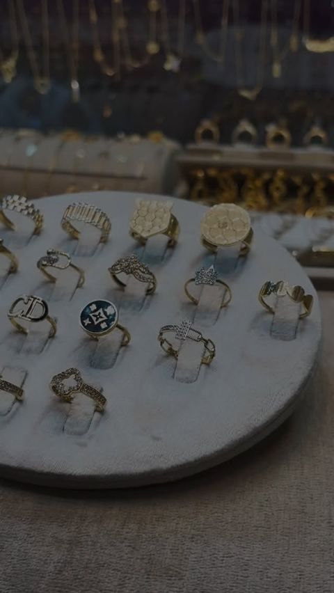 مجوهرات_السعيد_💎
.
.
.
Alsaed.jewellery1
#syria #lattakia #gold #jewellery #diamonds #zerkon #opal #woman #diamond #bvlgari #cartier #versace #cd #سوريا #اللاذقية #مجوهرات #ذهب #monako #الماس #عيار