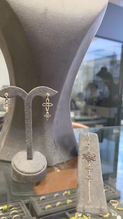 #hadid #jewelry #homs #syria #newcollection 
.
.
.
.
.
جديدنا أطقم فرفشة عيار 18 بأوزان خفيفة بتورونا 🤍✨