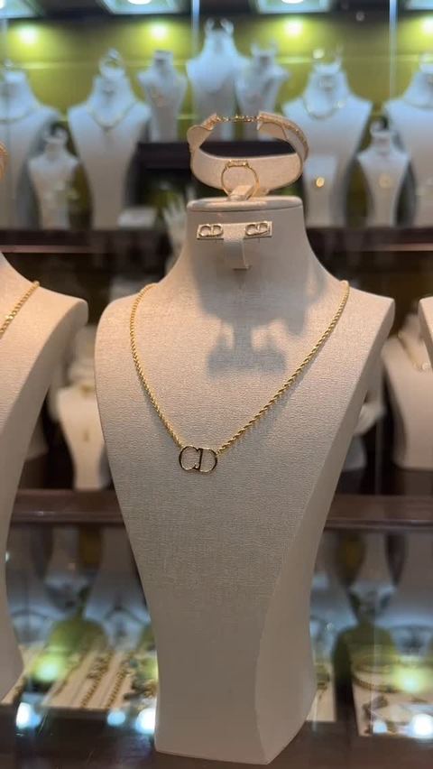 أجمل الموديلات العصرية من مجوهرات طيبة ♥️💎
The most beautiful modern models from Taiba Jewelry ♥️💎
A Name Written In Gold💎
حلب-الموغامبو-شارع الماركات قبل xo📌
18K
021 2672602
0935120002
#trendi