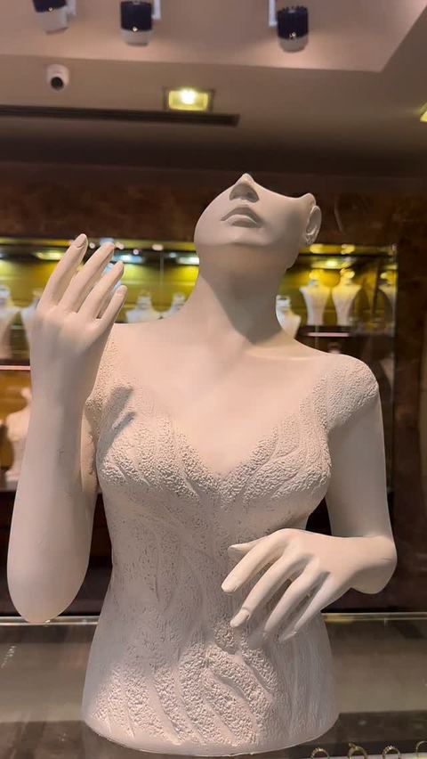 أجمل الموديلات العصرية من مجوهرات طيبة ♥️💎
‏The most beautiful modern models from Taiba Jewelry ♥️💎
‏A Name Written In Gold💎
حلب-الموغامبو-شارع الماركات قبل xo📌
‏18K
021 2672602
0935120002
#trendi