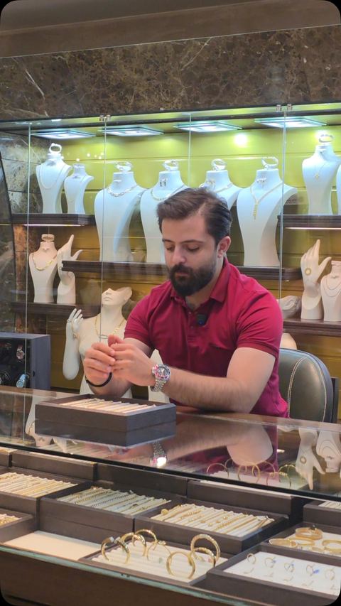 أجمل الموديلات العصرية من مجوهرات طيبة ♥️💎
The most beautiful modern models from Taiba Jewelry ♥️💎
A Name Written In Gold💎
حلب-الموغامبو-شارع الماركات قبل xo📌
18K
021 2672602
0935120002
