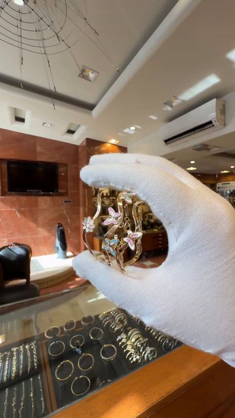 ✨أساور ولادي مميزة✨
شركة مجوهرات طيبة (أسم من ذهب)🔱
.
📍العنوان:دمشق ابو رمانة بجانب السفارة اليابانية 
.
📱للتواصل:٠٩٤٣٣٤٤٢٩٢
.
☎️للتواصل:٣٣٤٤٢٩٢
.
.
نتشرف بزيارتكم لنا 🙏🏻🤍