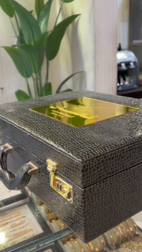 تفاصيل خضراء… ما بتنشاف كل يوم 💚
مجوهرات نعسان 👑
للإستفسار واتساب :
0957923080
0938771132
العنوان : حلب _ الفرقان _ دوار الصخرة _ جانب شركة سامسونغ
#مجوهرات_نعسان #مجوهرات #مجوهرات_ذهب