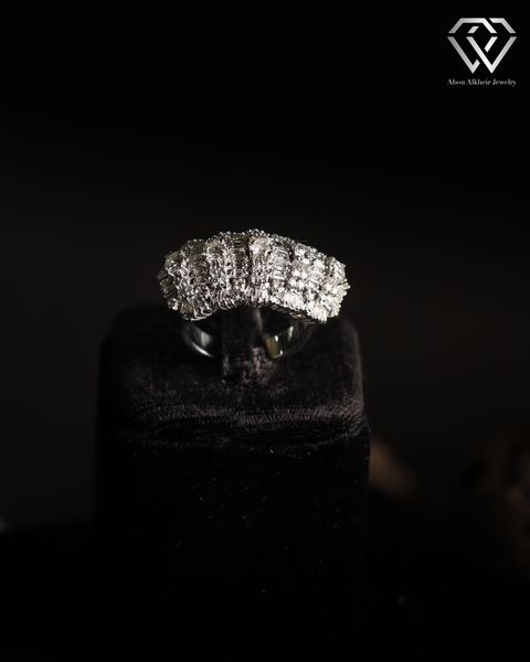 18k white gold with sparkling diamond 💎 from our new collection.
#diamond #diamondring #gold #whitegold #sparkling #newcollection #damascus #syria #waboualkheirjewelry