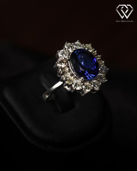 You are the sapphire that I always care for 💙.
Get her an elegant sapphire ring with shining diamond from our summer collection.