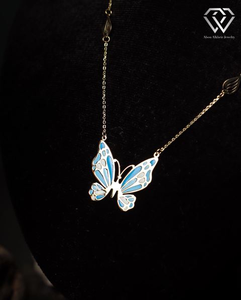 🦋 enamel in 18k yellow gold .
#gold #enamel #goldnecklace #goldring #jewlery #finejewelry #diamonds #goldbracelet #diamondring #diamondbracelet #waboualkheirjewelry #damascus #syria #ذهب #اساور #عقد