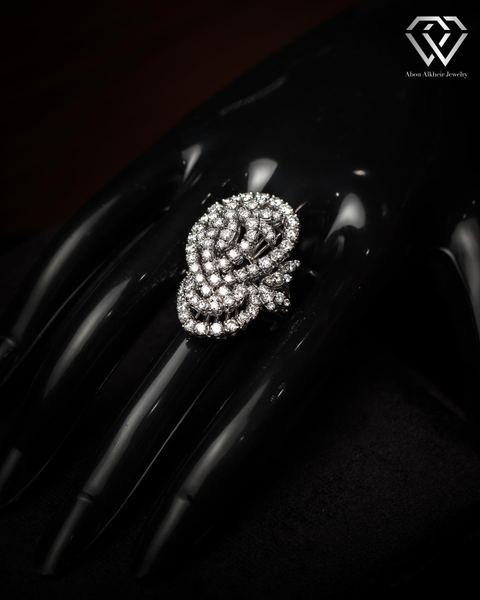 Stylish diamond ring in 18 k white gold.
#waboualkheirjewelry #مجوهرات_وائل_ابوالخير