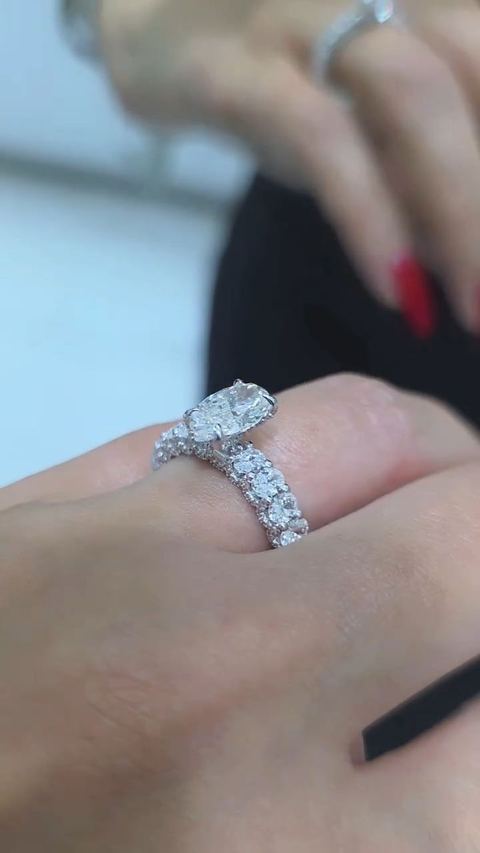 #مجوهرات_الخياط
#مجوهرات_محمد_ومجدالدين_الخياط
Designer @mohammad.alkhayat.pvt
#diamonds #explore #اكسبلور