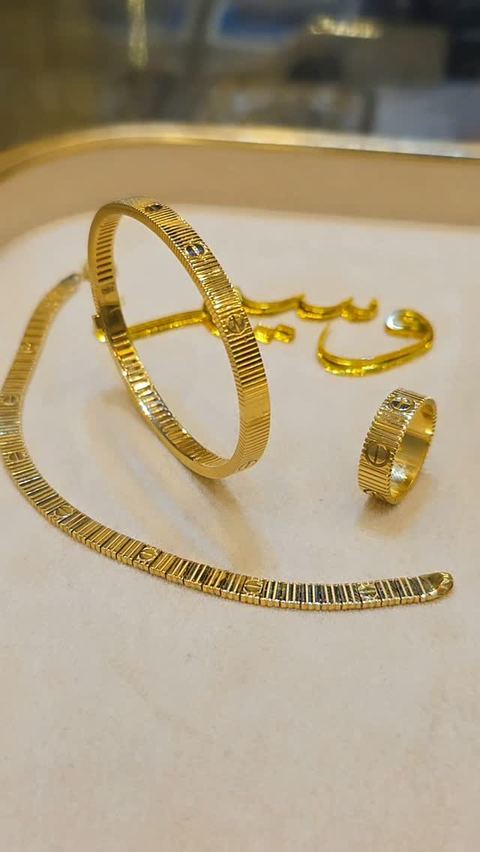 🇮🇹
💎كوني مميزة بذهبك 💎
#jewelry #gold #new #syria #damascus
💕مجوهرات وسيم دمشق💕
فرع 1 شارع خالد بن الوليد-مقابل قيادة الشرطة
📞 _ 0112214056
فرع2 .نهاية سوق الحميدية _دخلة مطعم ابو ال